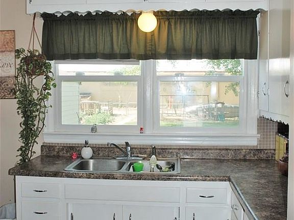 4th image of 407 West Ln