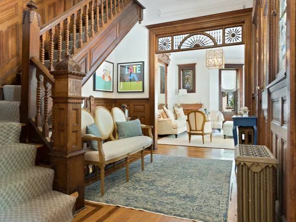 562 Bergen Street image 1 of 13