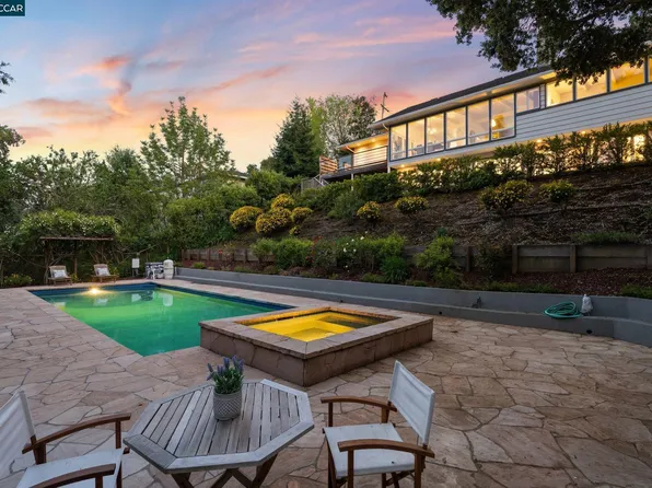 16 Crestview Dr, Orinda, CA 94563