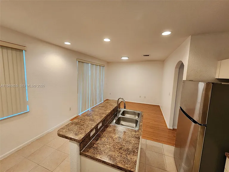 2762 SW 85th Ave — Photo 3