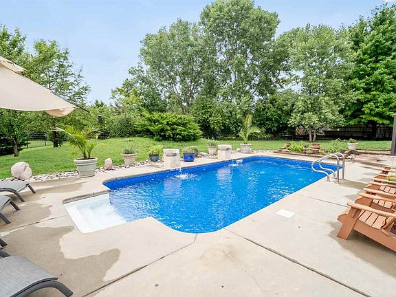2nd image of 612 E Aspen Creek Ct