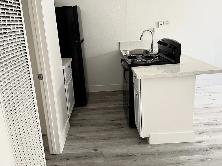 Carmichael Apartments — Photo 15