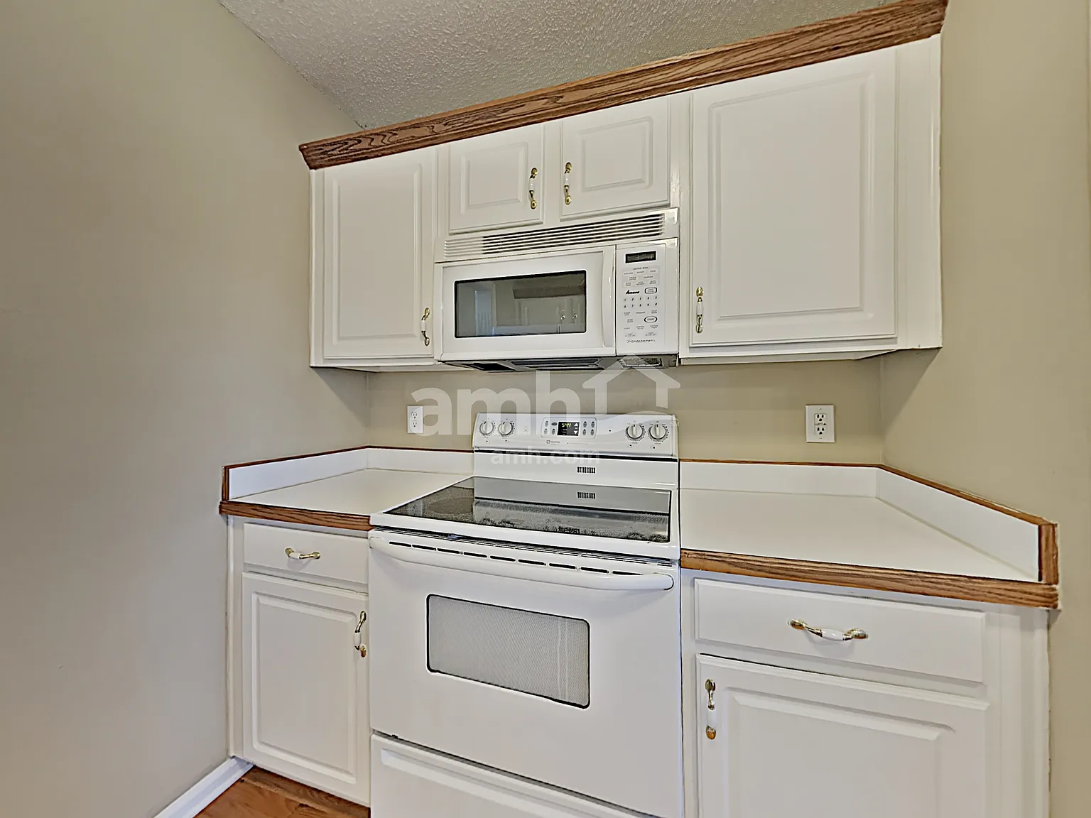 3 bed, 2.5 bath, 1874 sqft, $2,155 — Photo 3