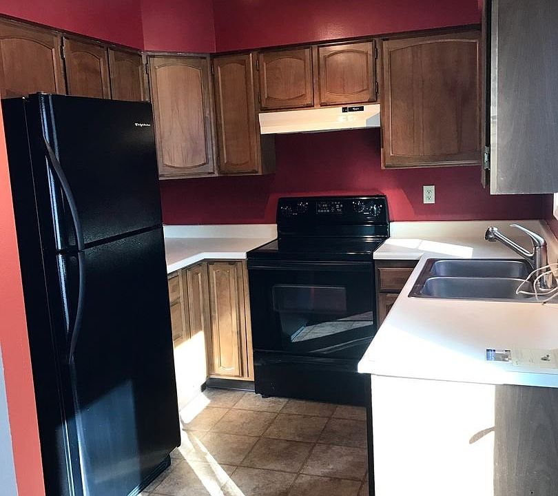 1st image of 1048 Evergreen St