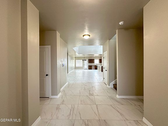 2nd image of 560 Logwood Ave