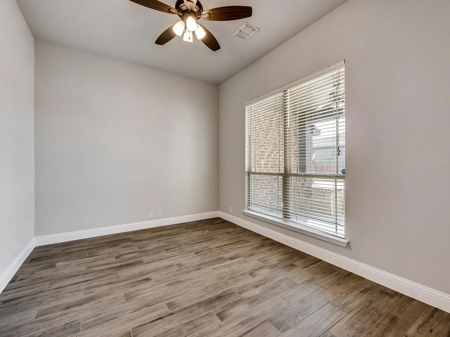 4 bed, 2334 sqft, $2,895 — Photo 3
