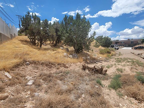 3rd image of 409 S Casa Loma Ln