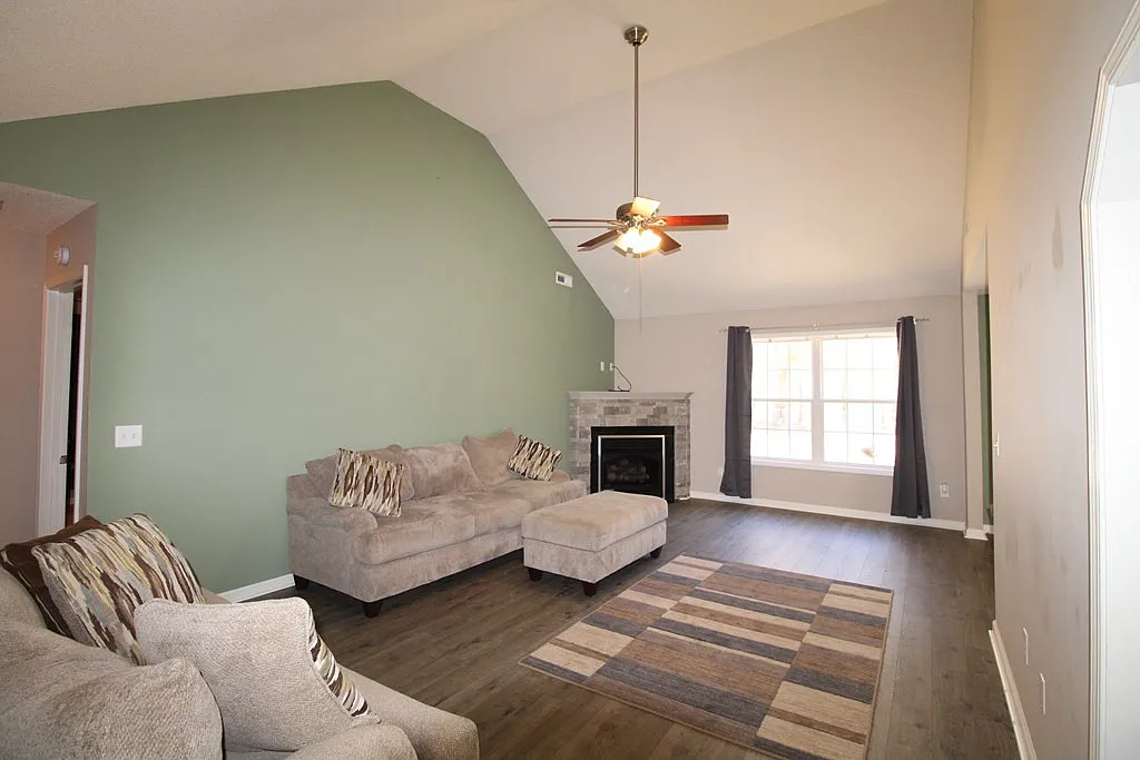 3 bed, 2.0 bath, 1596 sqft, $1,650 — Photo 4