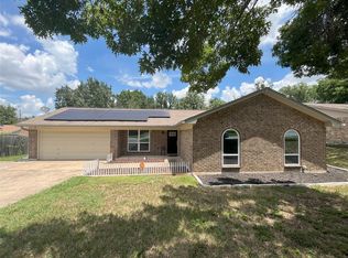 236 Rhineland Rd, Benbrook, TX 76126