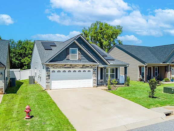 2nd image of 619 Spartan Commodor Ln