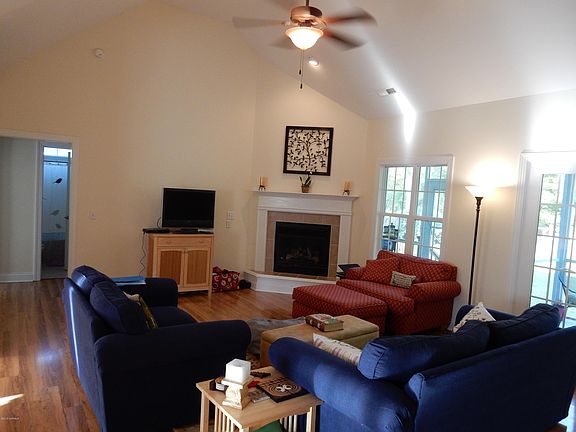 4th image of 9191 Sue Circle NE
