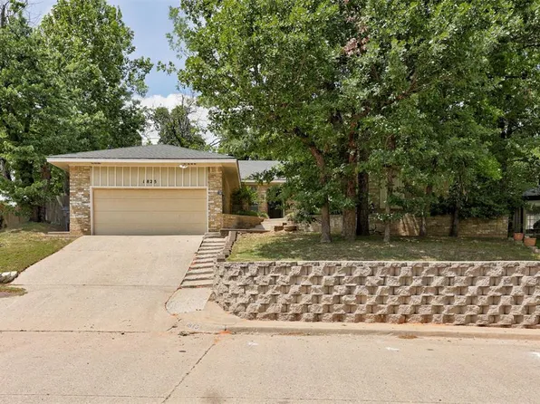 1825 N Oakhill Rd, Bethany, OK 73008