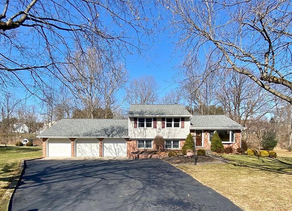 1st image of 307 Buttonwood Ln