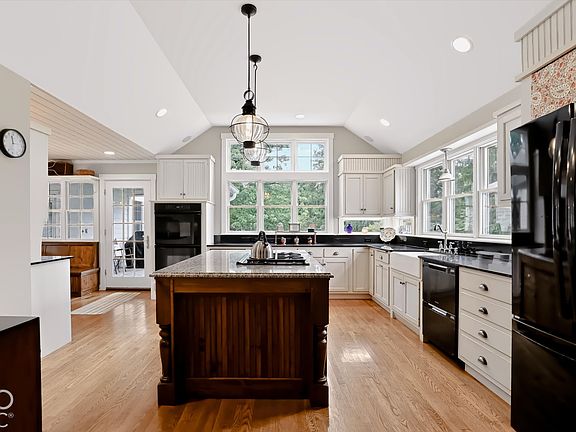 5th image of 7203 Lakeside Dr