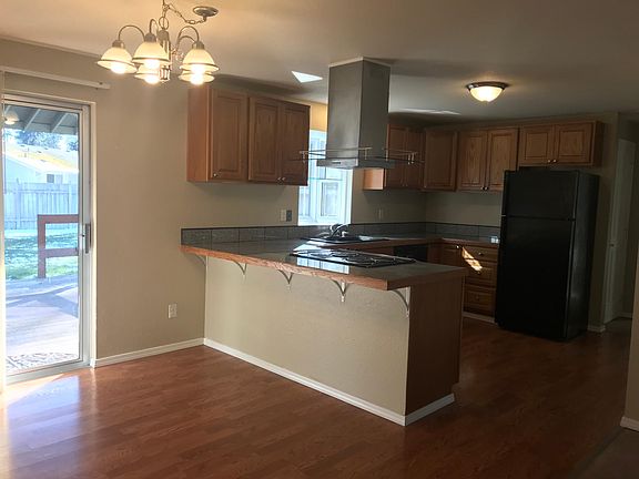 2nd image of 525 Pamela Dr SE