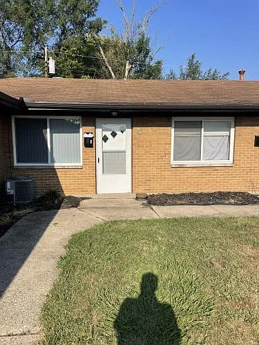2 bed, 1.0 bath, 4794 sqft, $895 — Photo 1