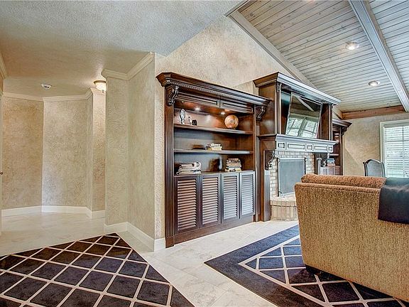 3rd image of 7916 Southwind Ct