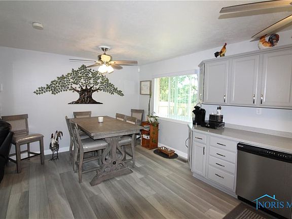 3rd image of 4154 Dahlia Dr