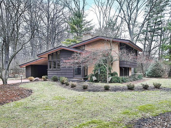2nd image of 554 White Oak Pl