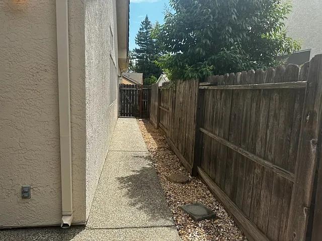 7905 Wymark Dr — Photo 28