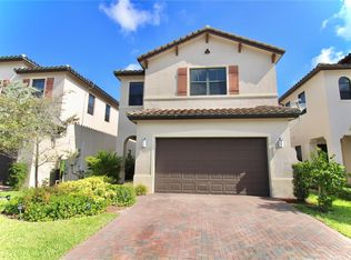 3325 W 97th St, Hialeah, FL 33018