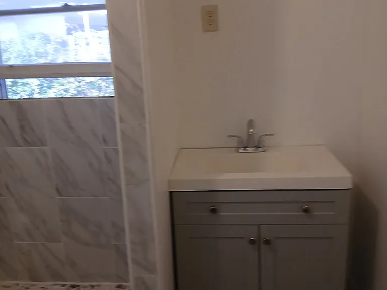 2325 Hyde Park Rd — Photo 7