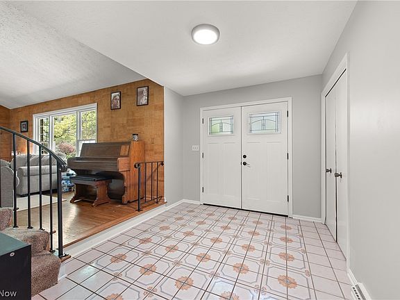 3rd image of 593 Beaverbrook Dr