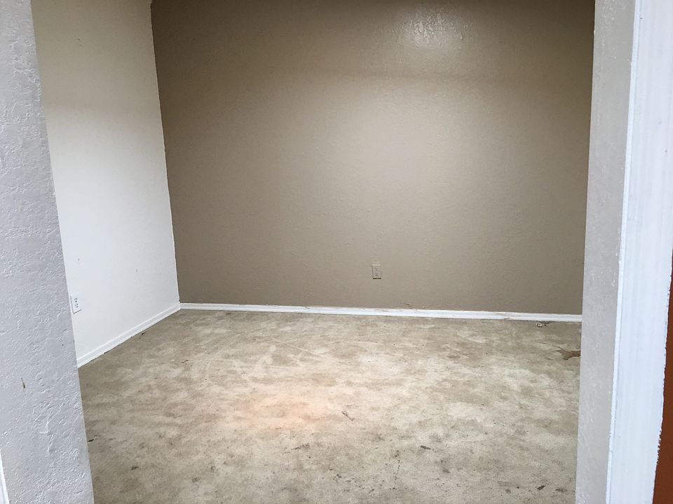 1st image of 2655 N 15th Ave