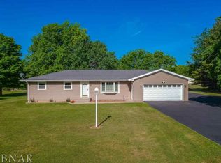 14588 Lunar Dr, Bloomington, IL 61705