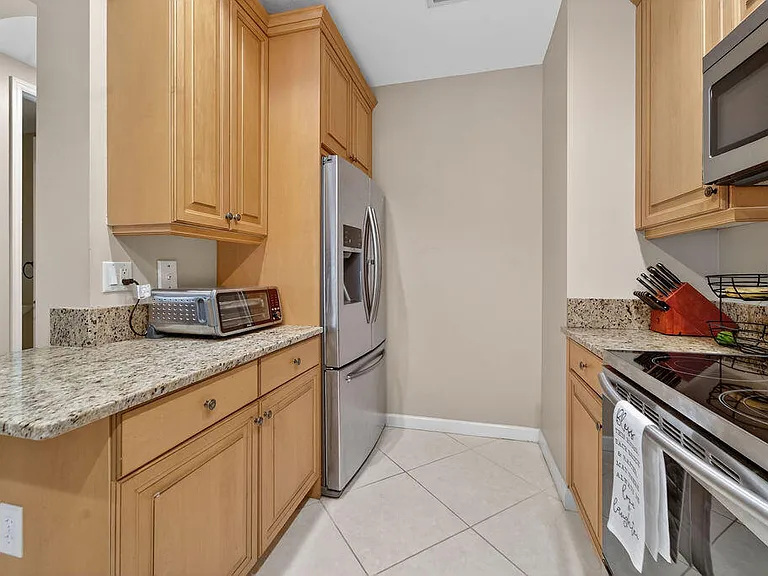11860 Valencia Gardens Ave — Photo 9