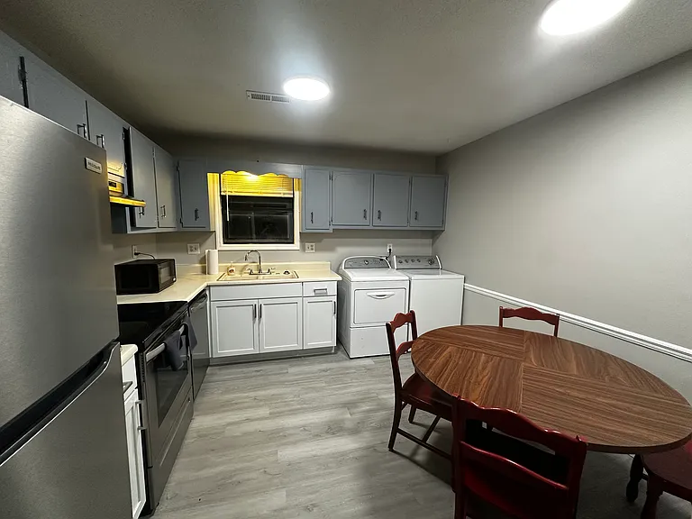 1325 Stevens Ave NE #A — Photo 7