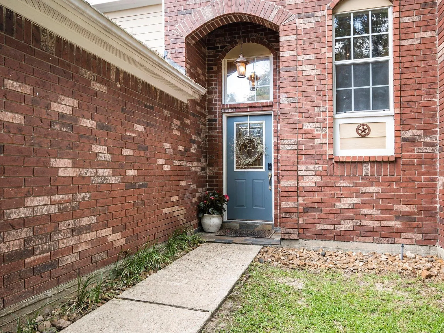 4 bed, 2.5 bath, 2331 sqft, $3,495 — Photo 4