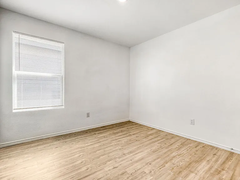 7102 Satellite Dr — Photo 32