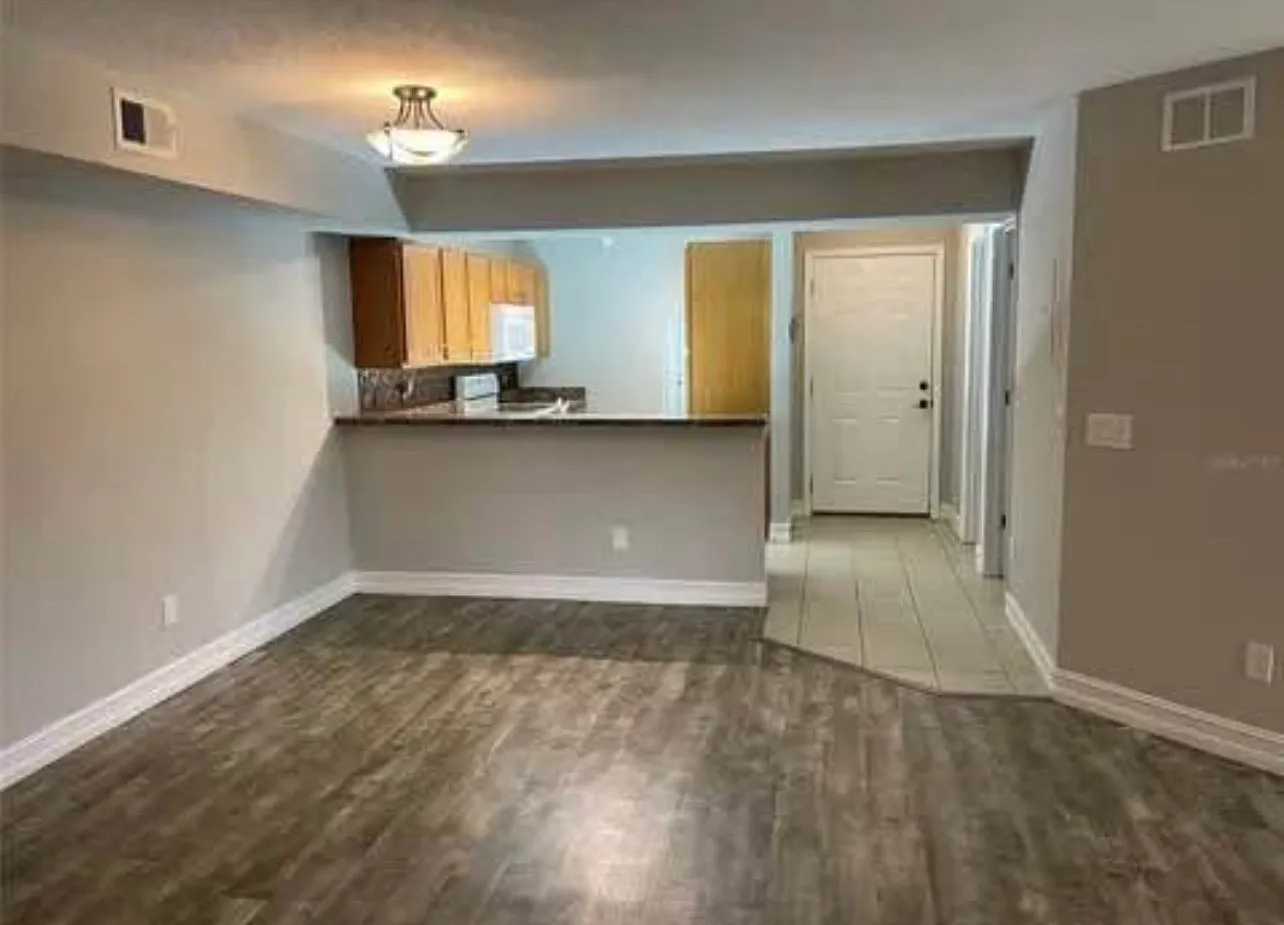 2 bed, 950 sqft, $1,850 — Photo 3