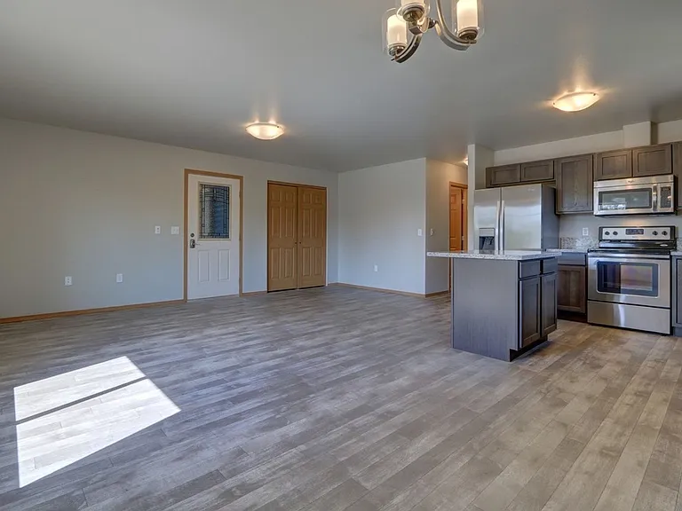 4565 W Overby St — Photo 7