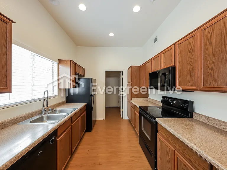 8094 W Beck Ln — Photo 7
