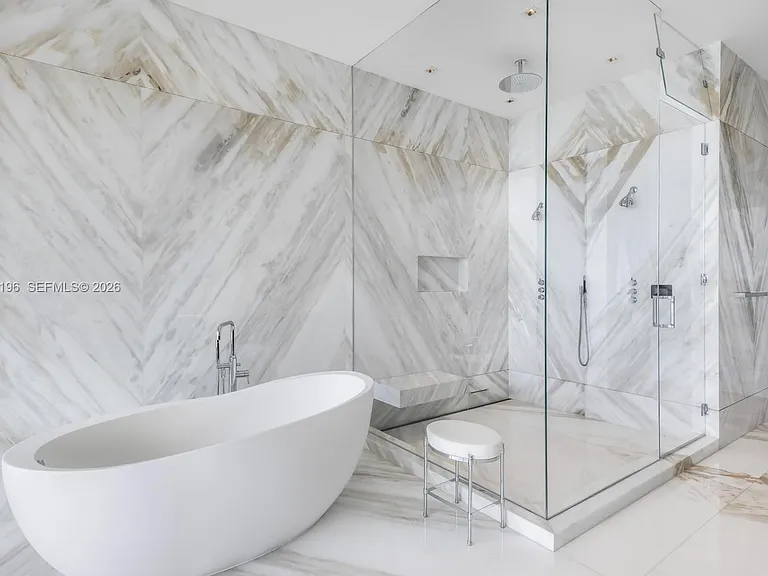 825 E Dilido Dr — Photo 15