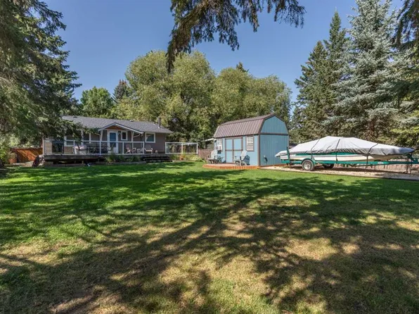 504 E 5th St, Norris Beach, AB T0C 2V0