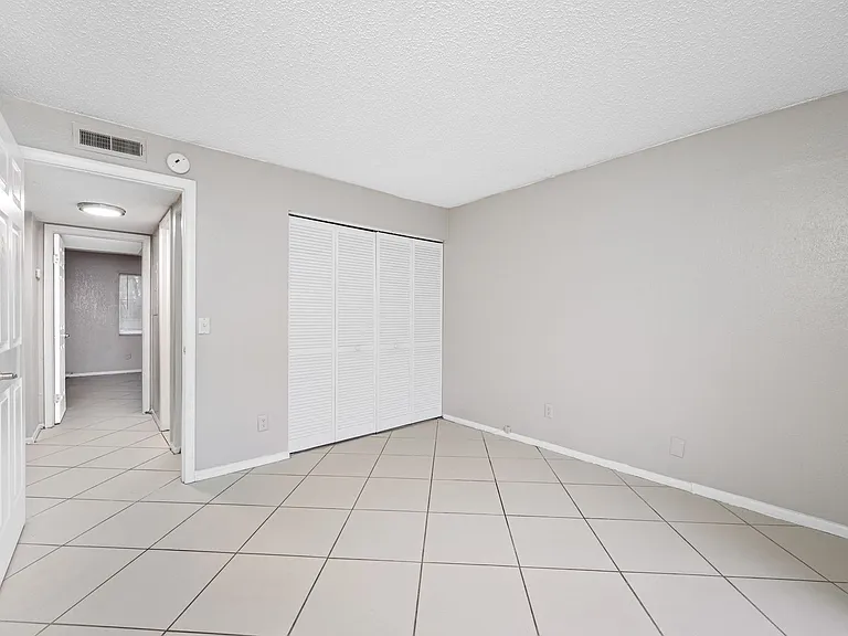 KC Flats Apartments — Photo 79