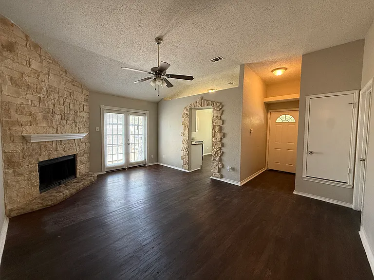 10206 Shayna Dr — Photo 3