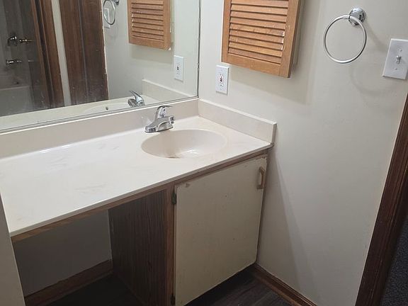 4th image of 211 Choisy Cres