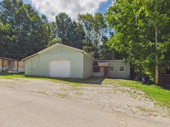 175 3rd St, Louisa, KY 41230