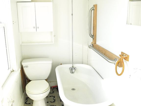3rd image of 328 Juniper St #2