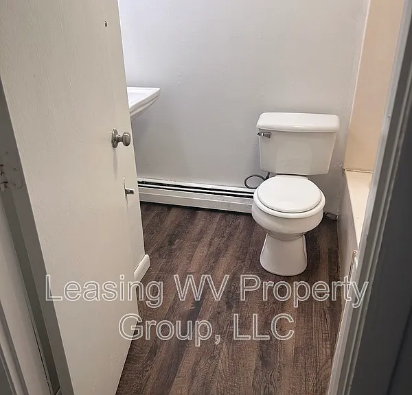 1208 Kanawha Ter #8 — Photo 3