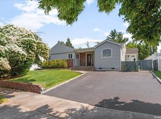 4 Willets Ln, Syosset, NY 11791