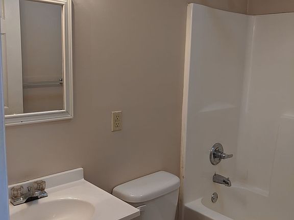4th image of 242 Meyran Ave #1