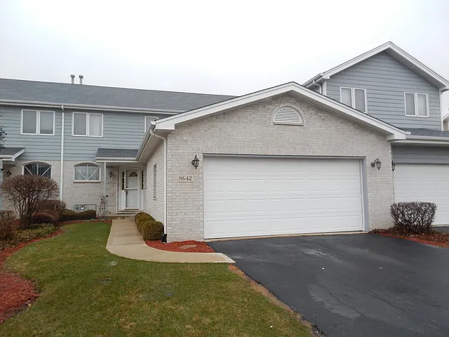 8642 Tullamore Dr photo 1