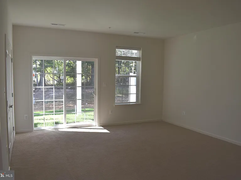9421 Adelaide Ln — Photo 3