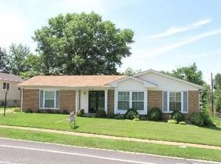 4949 Ambs Rd, Saint Louis, MO 63128