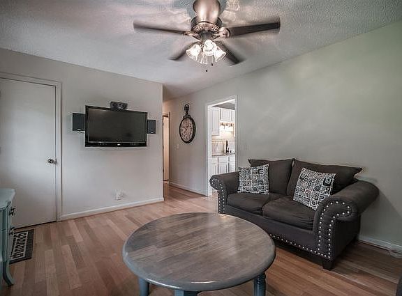 3rd image of 119 Mountainwood Dr